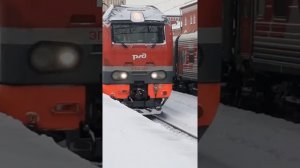 Отправление эп2к-389 со скорым поездом №060М Москва-Нижневартовск