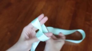 Как сделать красивый бантик за 1 минуту (+ бантик на резинке для волос) Без клея и ниток!