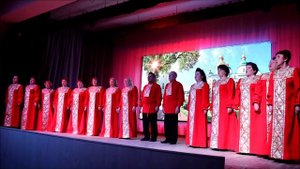 песня "Златая Русь" поет хор "Годы золотые"