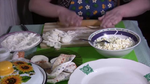 КАК ВКУСНО ПРИГОТОВИТЬ ВАРЕНИКИ С ТВОРОГОМ. КАК ЛЕПИТЬ ВАРЕНИКИ.