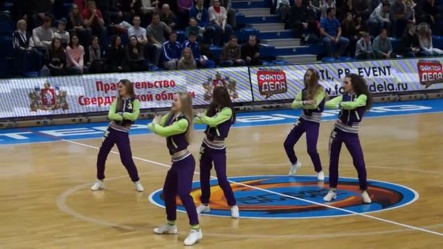 Группа поддержки БК Урал 8.01.15 (2) смотреть онлайн