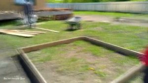 ▶️ Деревянные ГРЯДКИ  СВОИМИ РУКАМИ   грядки из досок семья Елькиных