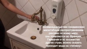 Два унитаза в одной кабинке: зачем девочки вместе ходят в туалет? Ответы в WC ресторана «Пиворама»