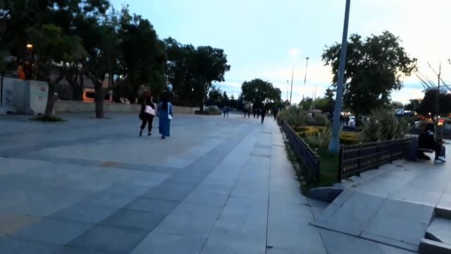 Вечерняя прогулка по набережной Босфора. Стамбул. Турция