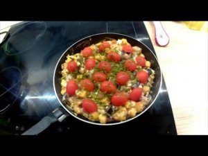 ЯЙЦА С САЛОМ И ЛУКОМ  Когда лень готовить жарю себе яйца  Просто, вкусно, сытно