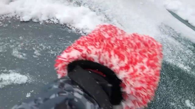 Как безопасно чистить снег с Авто? смотреть онлайн