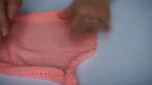 Отпаривание вязаных деталей пуловера. Влажно-тепловая обработка в вязании.