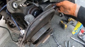 2009 Mercedes-Benz W204 C200 Part 20 - Rear ABS ring replacement.