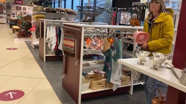 Где недорого беженцам купить все для дома? M&E секонд хенд в Осло от посуды и до мебели. Посмотрим? смотреть онлайн