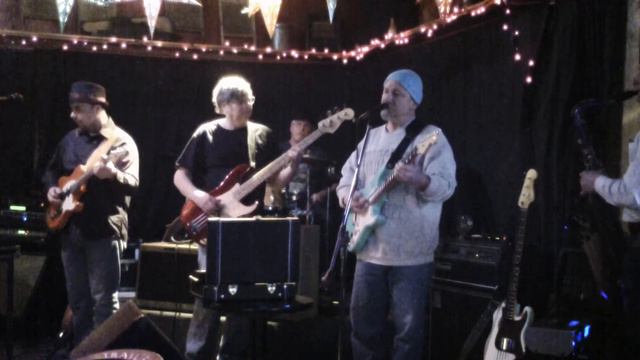 Trails End Saloon - Walkin To My Baby(01/24/13) смотреть онлайн