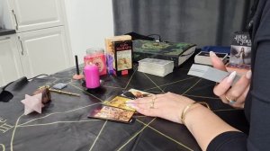 ХОЧЕТ ЛИ ОН МЕНЯ? ВИДИТ ЛИ ВО МНЕ ЖЕНЩИНУ?#таро #гадание #предсказания