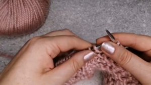 Интересная шапочка с колоском.       Вязание с Оксаной Ивановой.