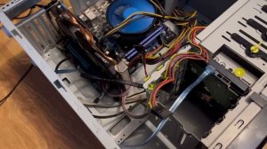 Клиент самостоятельно собрал "новый" ПК, однако он включается и выключается)