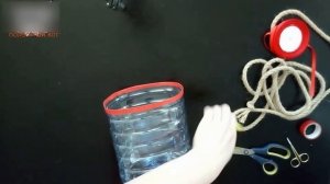 Контейнер для игрушек из пластиковой бутылки.