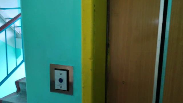 (Переснято) Лифт МЛЗ (≈1974), г/п 320 кг, V=0,65 м/с (ул. Чумаченко, 37, подъезд 1, г. Запорожье) смотреть онлайн