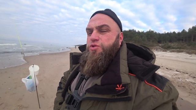 ЛОВЛЯ КАМБАЛЫ С БЕРЕГА В БАЛТИЙСКОМ МОРЕ. Нежданные гости в ночи. Ноябрь 2022. Vlad TV.
