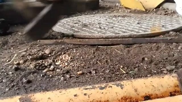 КАК РАЗБИТЬ ЧУГУННЫЙ ЛЮК/how to break the iron hatch смотреть онлайн