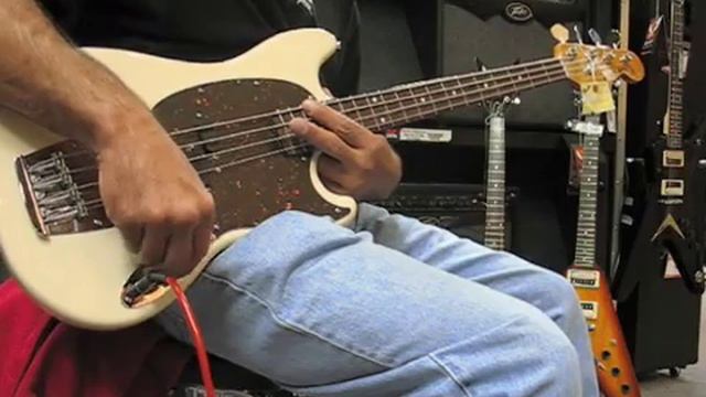 Fender Mustang Bass смотреть онлайн