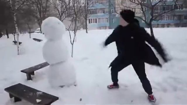 Как победить снеговика!!! смотреть онлайн