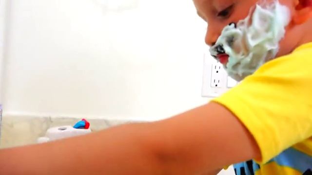 Bad Baby Дети бреются Усы от Кока Кола! Babies Shave Moustache from Coca Cola! смотреть онлайн