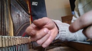 Ремонт басовой струны после обрыва. 1 ч.