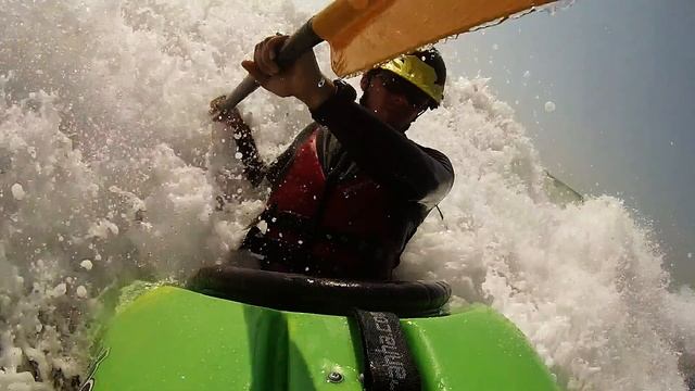 Kayak surfing - Radioactive смотреть онлайн