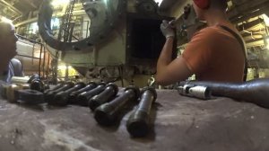 Говорила мне мама, учись сынок, а то будешь гайки крутить