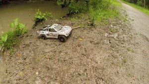 Traxxas Slash 4x4 KillerBodyRC Mud Bogging!