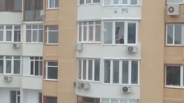 МОЕМ ОКНА РОБОТОМ . РОБОТ ДЛЯ МЫТЬЯ ОКОН смотреть онлайн