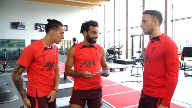 Реакция игроков ЛИВЕРПУЛЯ на их рейтинги в FIFA 23 | Реакция Салаха, Ван Дейка, Трента и других смотреть онлайн