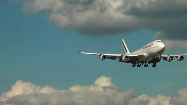 LAST FLIGHT: Air France 747-400 [F-GITF] Landing in Toronto on RWY 23 смотреть онлайн