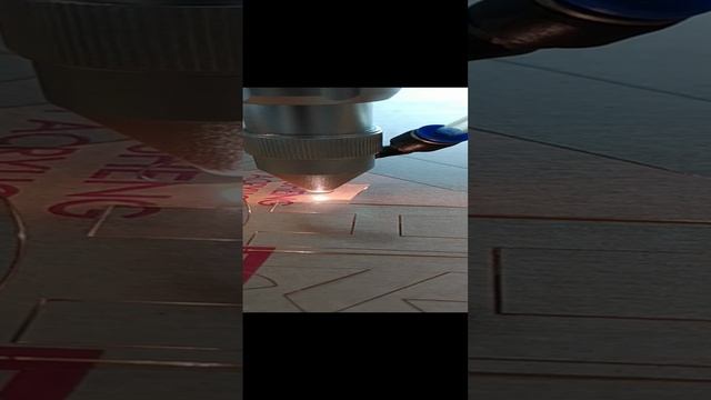 Лазерная резка акрила 10 мм