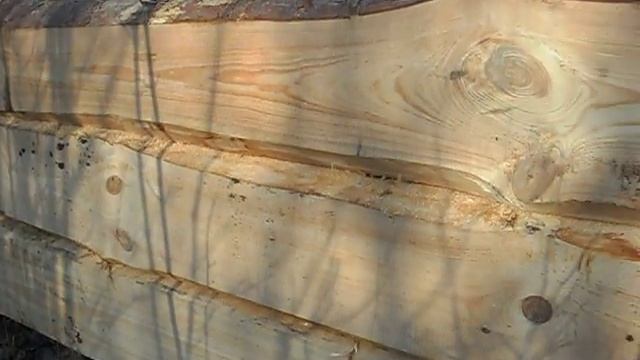 Сруб из полубруса в ласточкин хвост . Вид черты после подгонки . смотреть онлайн