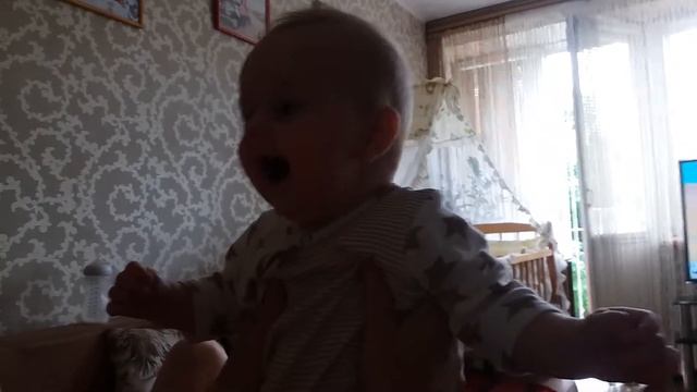 Ребенок смеется в 4 месяца