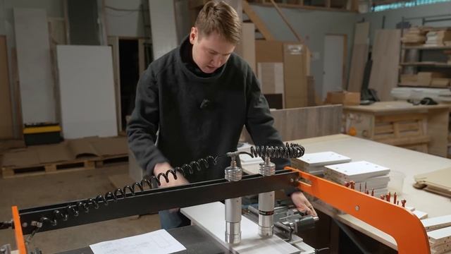 Показываю ПРОИЗВОДСТВО Тумбочек для Маркетплейсов на Присадочном станке Maggi Boring System 23 смотреть онлайн