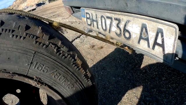 Жигули обходят джип. Стоп, что !? - через плечо... смотреть онлайн