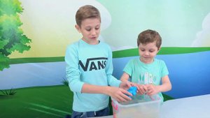 Растущая игрушка в яйце «Ocean Eggs» Повелители океанов и морей. Даник и Никита выращивают игрушки!