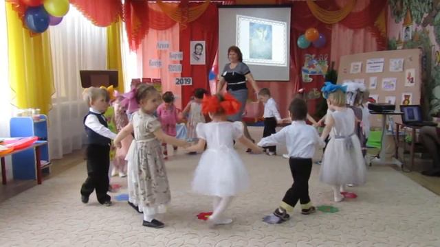 Песня Весну встречаем смотреть онлайн