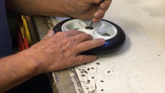 Replacing the Bearings in a 200mm Micro Scooter Wheel смотреть онлайн