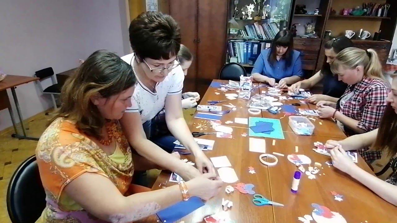 Мастер-класс "Открытка к 12 июня в технике скрапбукинг" смотреть онлайн