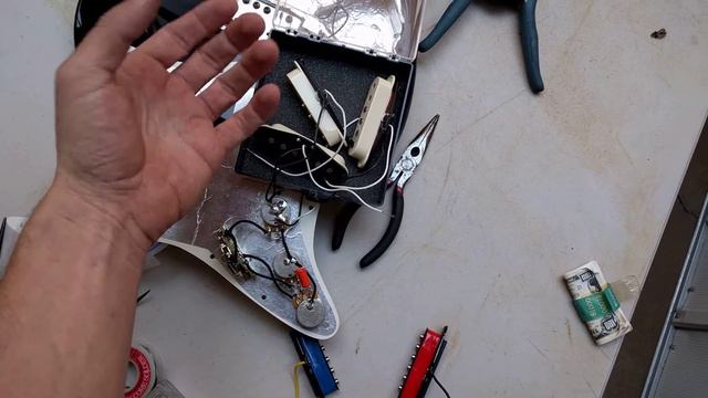 How to tell which is the neck middle and bridge pickup смотреть онлайн