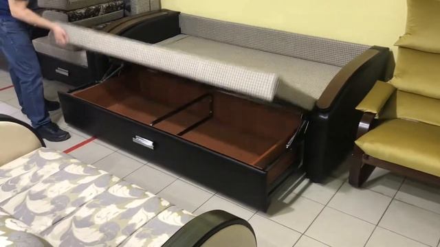 Диван кровать на металлокаркасе и механизмом еврокнижка и спальным местом 190 на 150