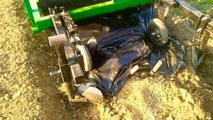 Грядообразователь для клубники (земляники садовой) в действии