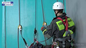 Занятие №102. Попеременный спуск спасателя с пострадавшим с высоты.