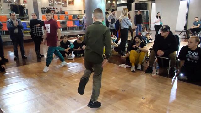 отбор 10-13 bboy Kesl vs #37 - брейкданс батл WINTER WARS 2020 смотреть онлайн