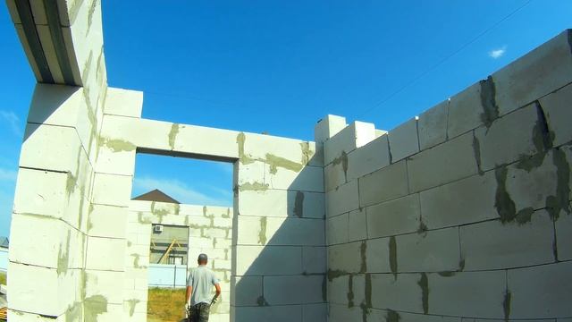 ЗАВЕРШЕНИЕ КЛАДКИ ГАЗОБЛОКОВ НА ДОМЕ 10*11 М. ОКОННЫЕ И ДВЕРНЫЕ ПЕРЕМЫЧКИ ИЗ УГОЛКА 63 ММ. 12.08.21 смотреть онлайн