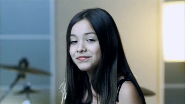 Angela Vazquez smile смотреть онлайн