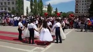 Вальс на последним звонке. Ваши глаза. школа №2.Хырдалан.к.р Арзу Акифовна