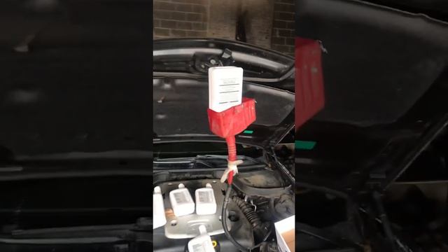 Cómo completar el aceite de la transmisión automática a un Infinity G37 смотреть онлайн