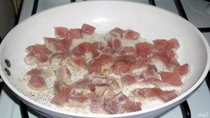 Индейка в сметане на сковороде